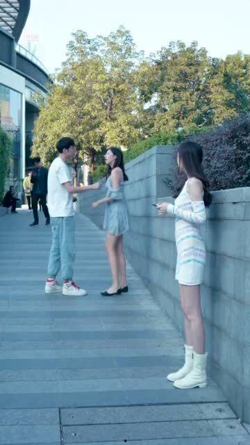 情侣吵架 吃瓜视频,吃瓜群众围观，真相揭秘！